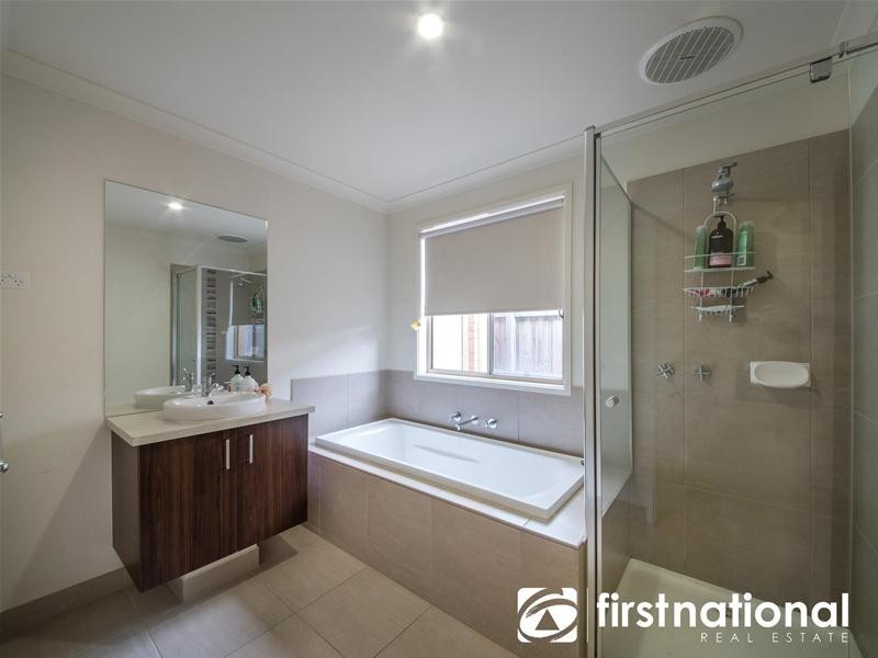 17 Caitlin Drive, Pakenham VIC 3810