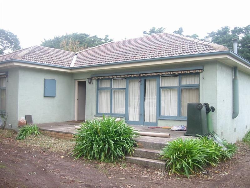 8 Harkaway Road, Berwick VIC 3806