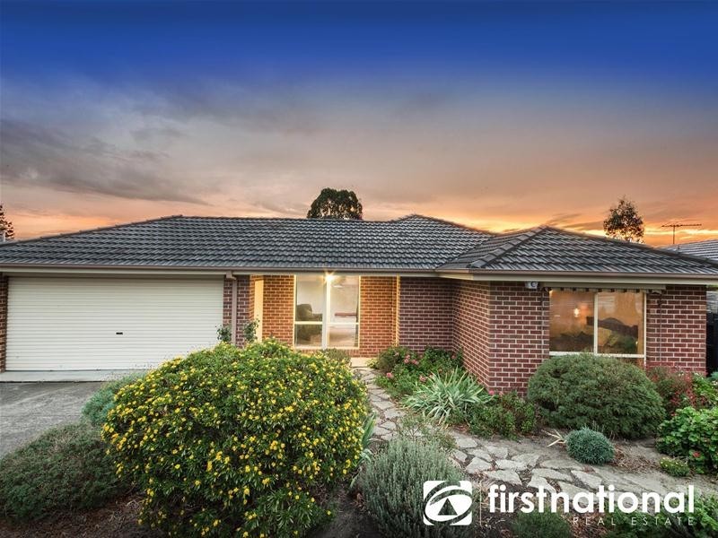 27 Balmoral Way, Pakenham VIC 3810