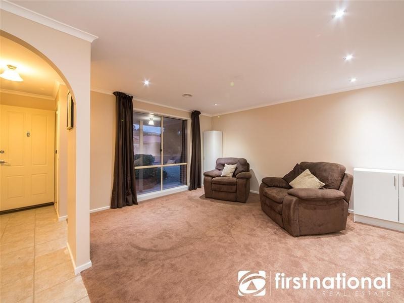 27 Balmoral Way, Pakenham VIC 3810