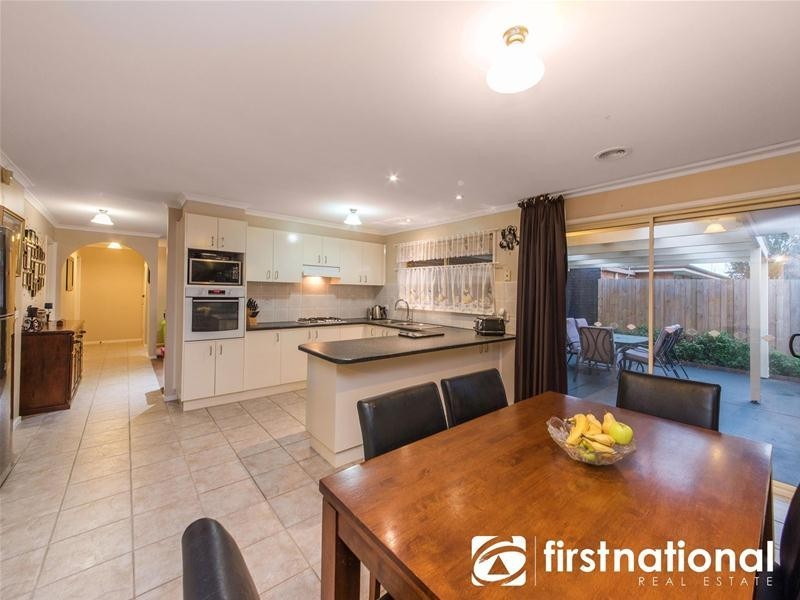 27 Balmoral Way, Pakenham VIC 3810