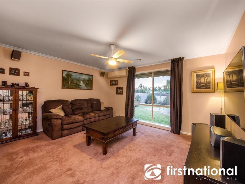 27 Balmoral Way, Pakenham VIC 3810