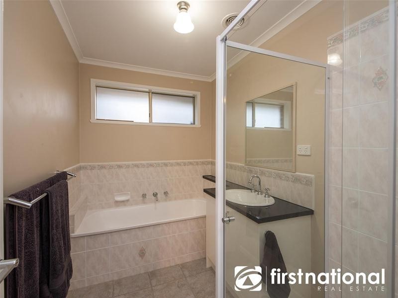 27 Balmoral Way, Pakenham VIC 3810