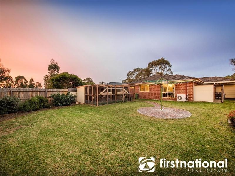 27 Balmoral Way, Pakenham VIC 3810