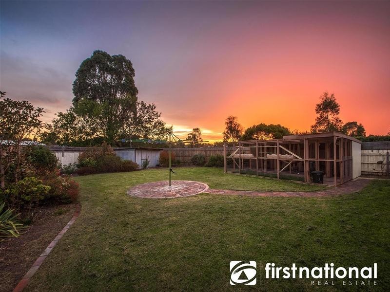 27 Balmoral Way, Pakenham VIC 3810