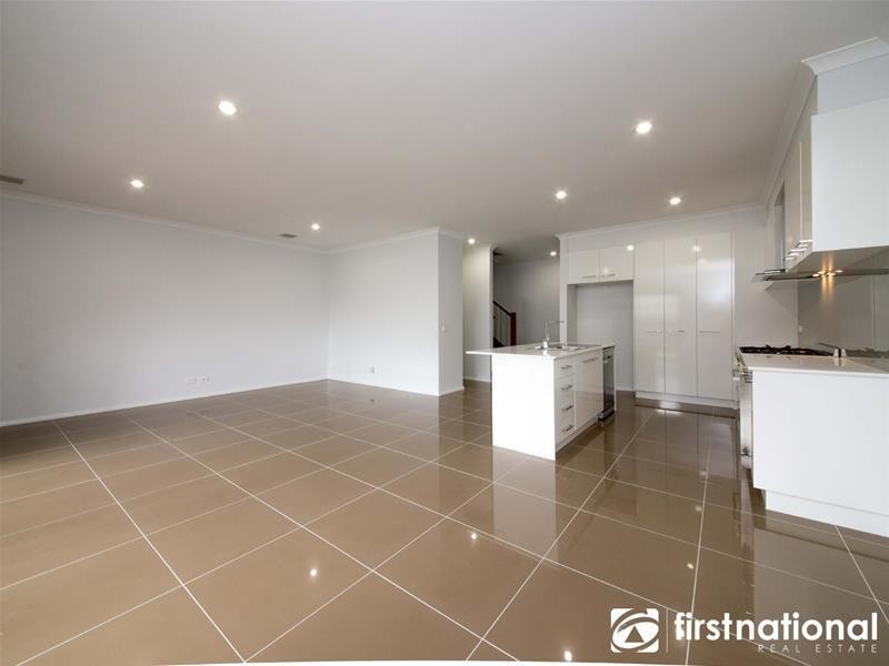 32 Swan Street, Pakenham VIC 3810