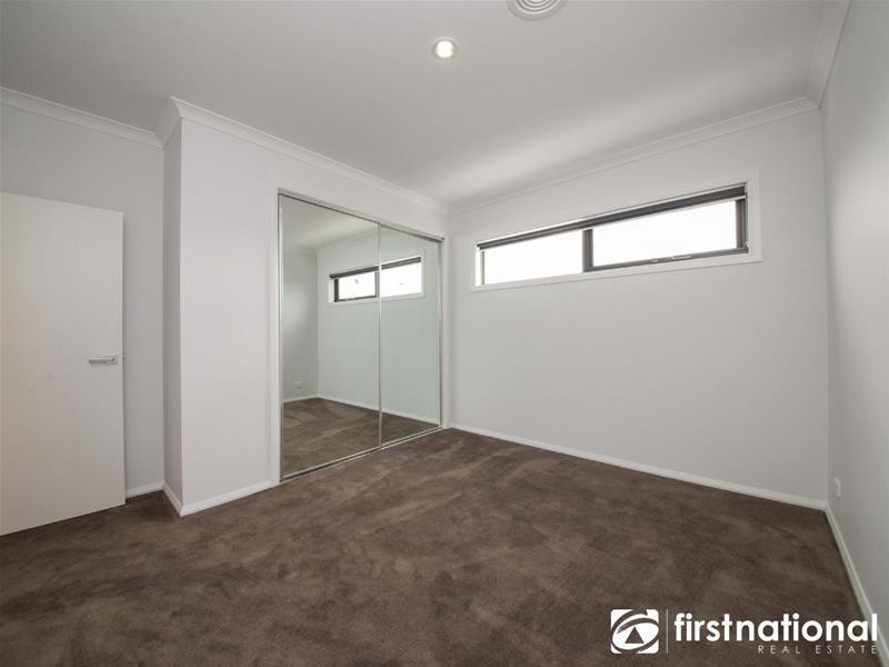 32 Swan Street, Pakenham VIC 3810