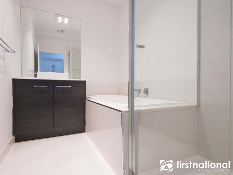 32 Swan Street, Pakenham VIC 3810