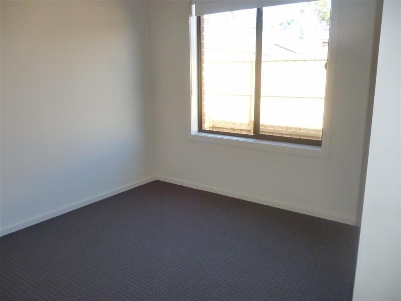 76 Fallingwater Drive, Pakenham VIC 3810