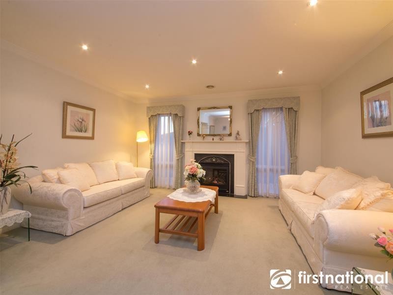 5 Riviera Drive, Berwick VIC 3806