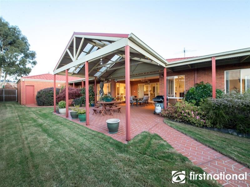 5 Riviera Drive, Berwick VIC 3806