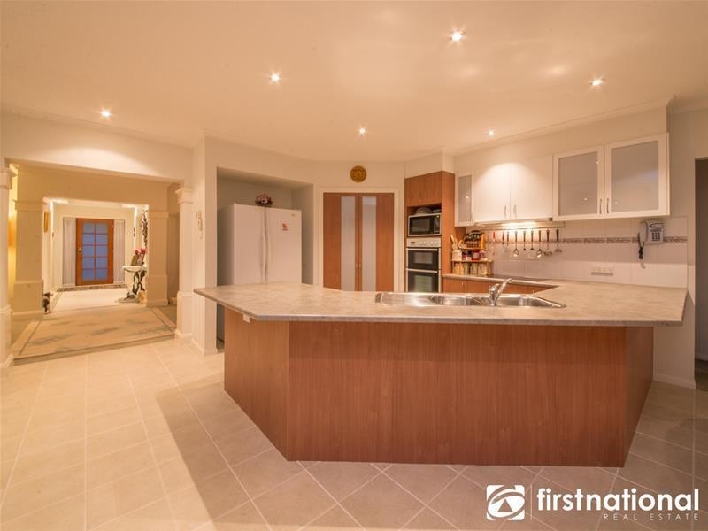 5 Riviera Drive, Berwick VIC 3806