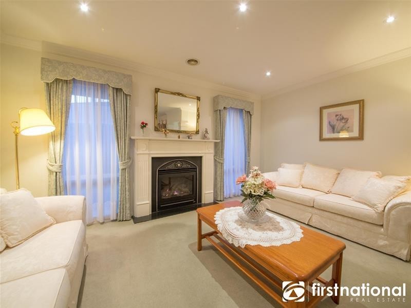 5 Riviera Drive, Berwick VIC 3806