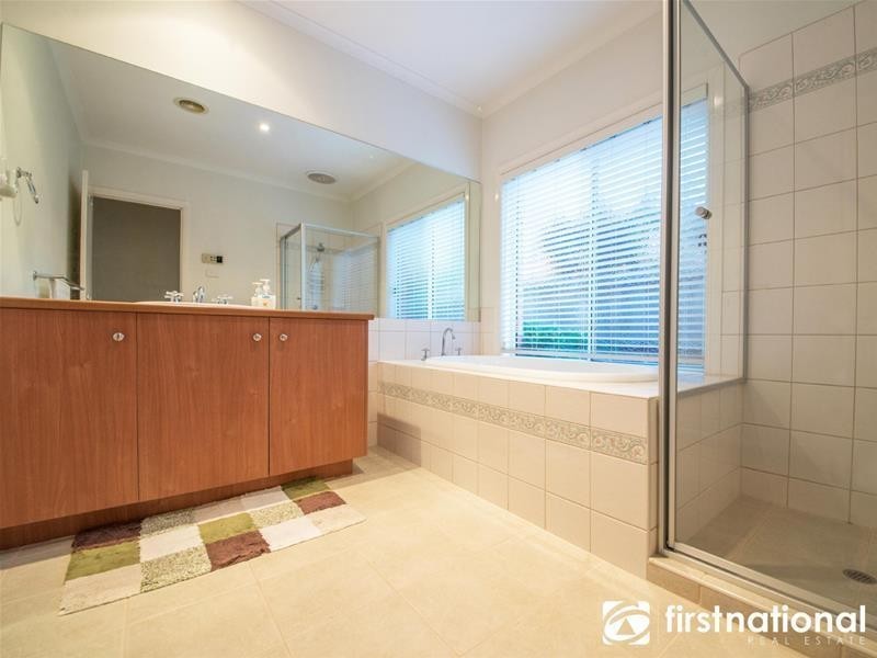 5 Riviera Drive, Berwick VIC 3806