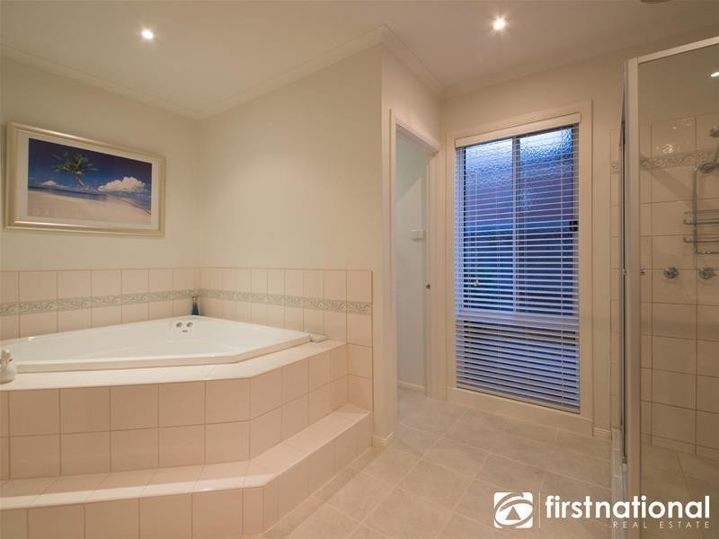 5 Riviera Drive, Berwick VIC 3806