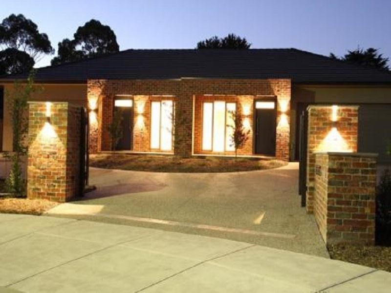 2/23 Hazeldene Court, Berwick VIC 3806