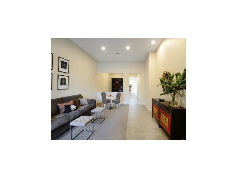 2/23 Hazeldene Court, Berwick VIC 3806