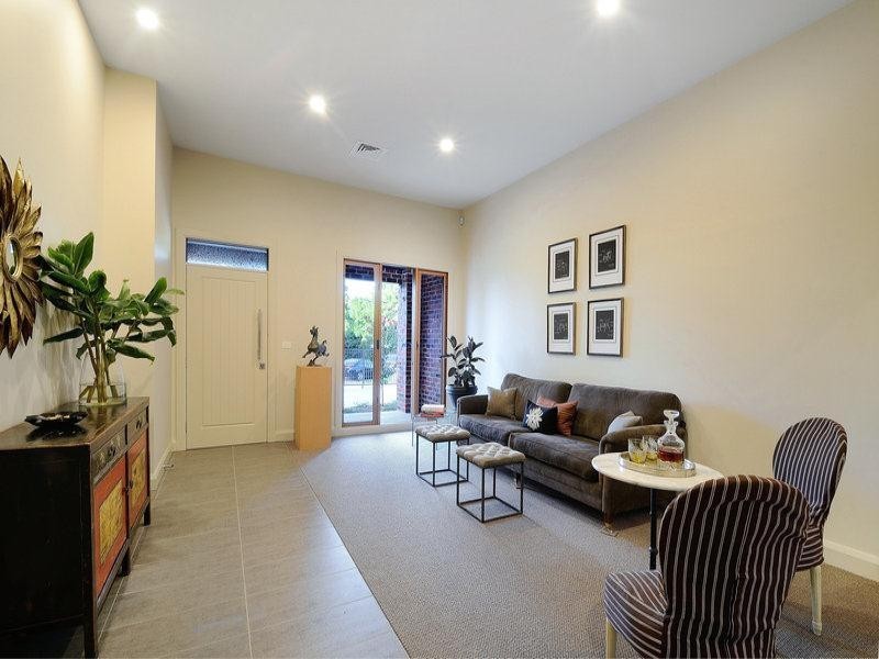 2/23 Hazeldene Court, Berwick VIC 3806