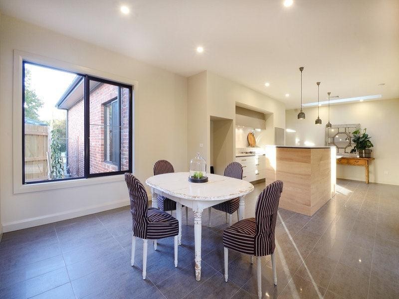 2/23 Hazeldene Court, Berwick VIC 3806