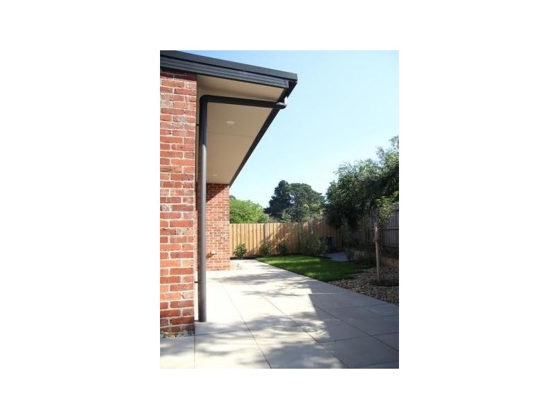 2/23 Hazeldene Court, Berwick VIC 3806