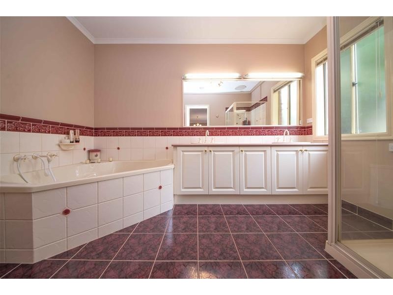 7 Hyacinth Rise, Narre Warren South VIC 3805