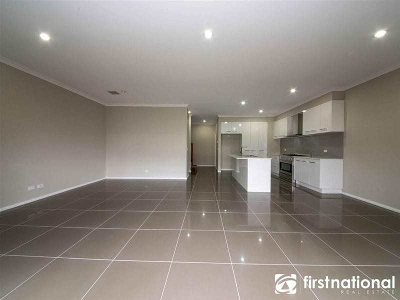 28 Swan Street, Pakenham VIC 3810