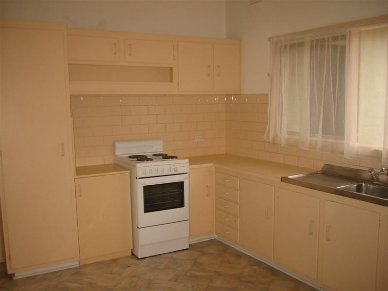 8 Harkaway Road, Berwick VIC 3806