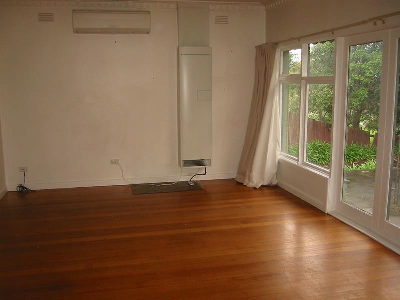 8 Harkaway Road, Berwick VIC 3806