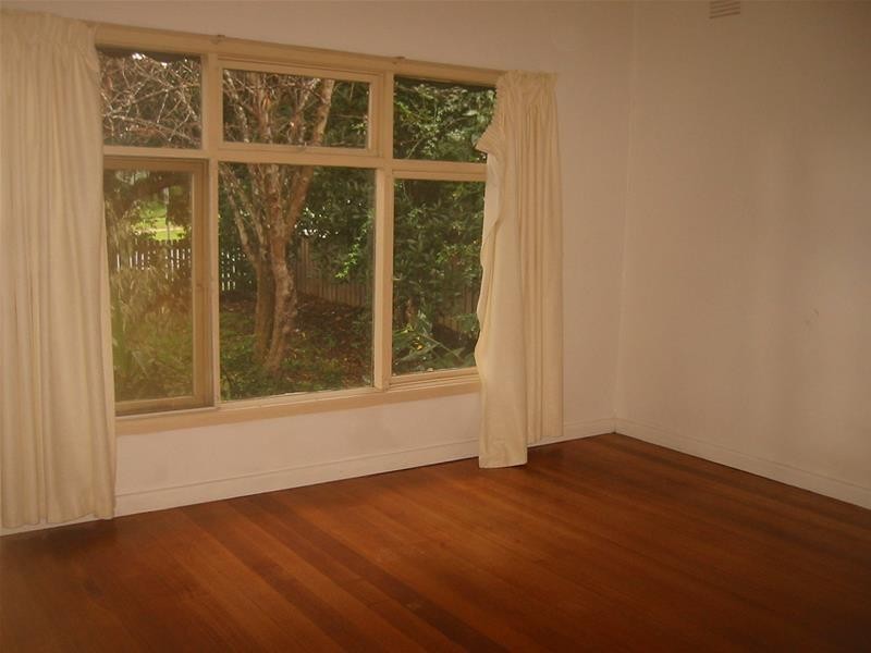 8 Harkaway Road, Berwick VIC 3806