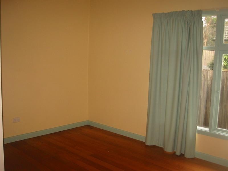 8 Harkaway Road, Berwick VIC 3806