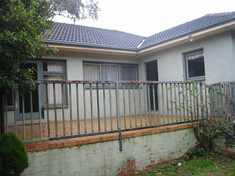 8 Harkaway Road, Berwick VIC 3806