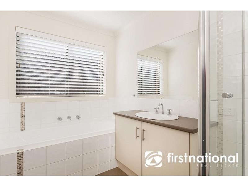 24 Windermere Boulevard, Pakenham VIC 3810