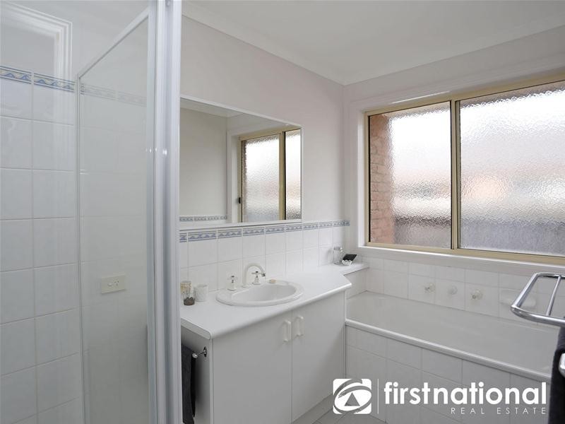 11 Ben Drive, Pakenham VIC 3810