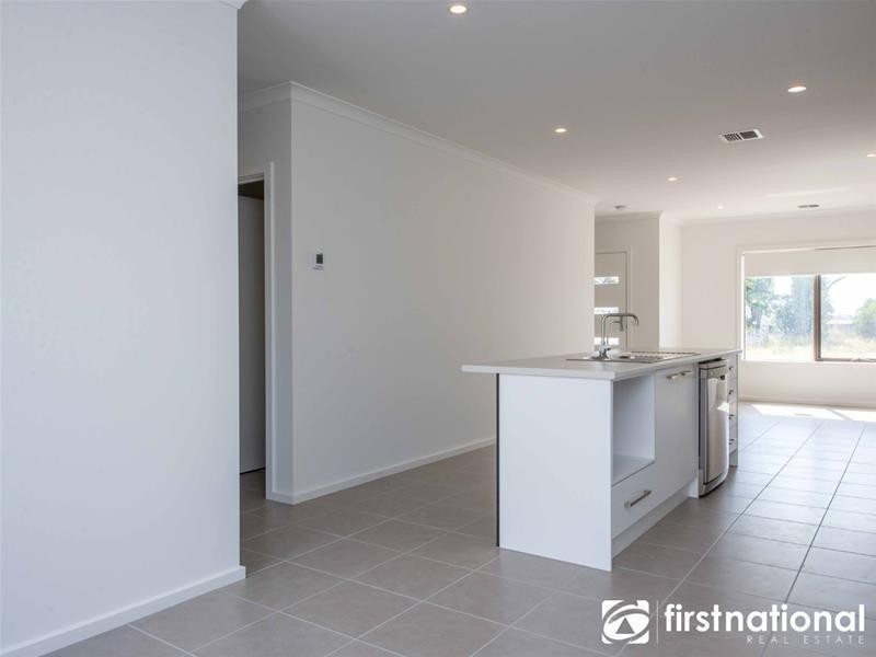 37/23 Atlantic Drive, Pakenham VIC 3810