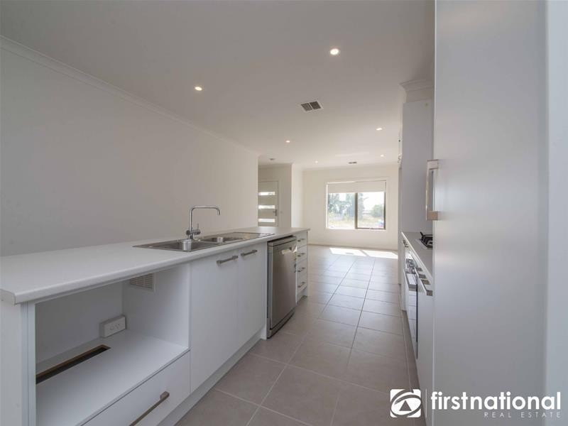 37/23 Atlantic Drive, Pakenham VIC 3810