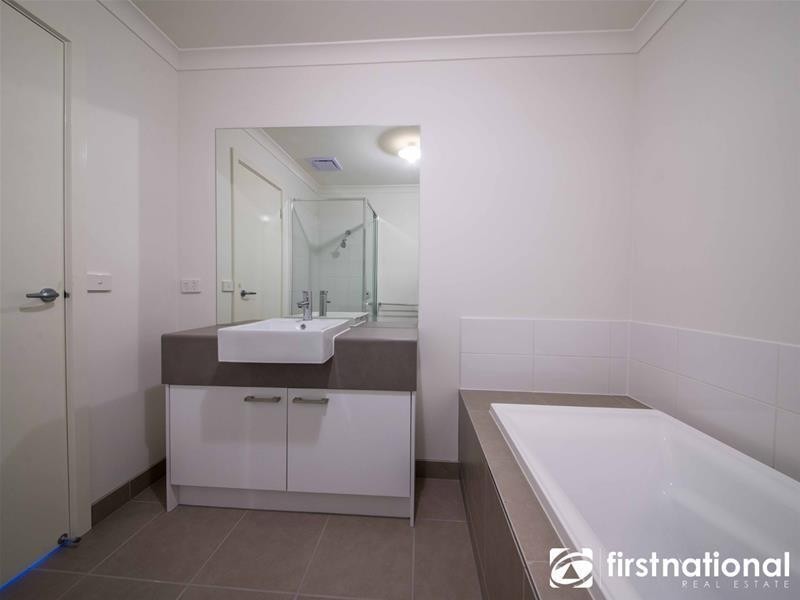 37/23 Atlantic Drive, Pakenham VIC 3810