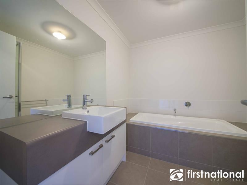 37/23 Atlantic Drive, Pakenham VIC 3810
