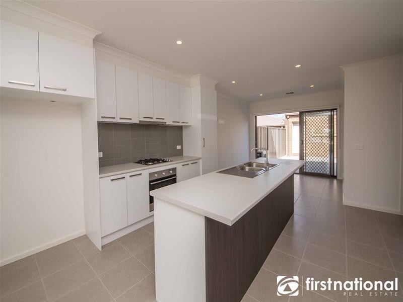 37/23 Atlantic Drive, Pakenham VIC 3810