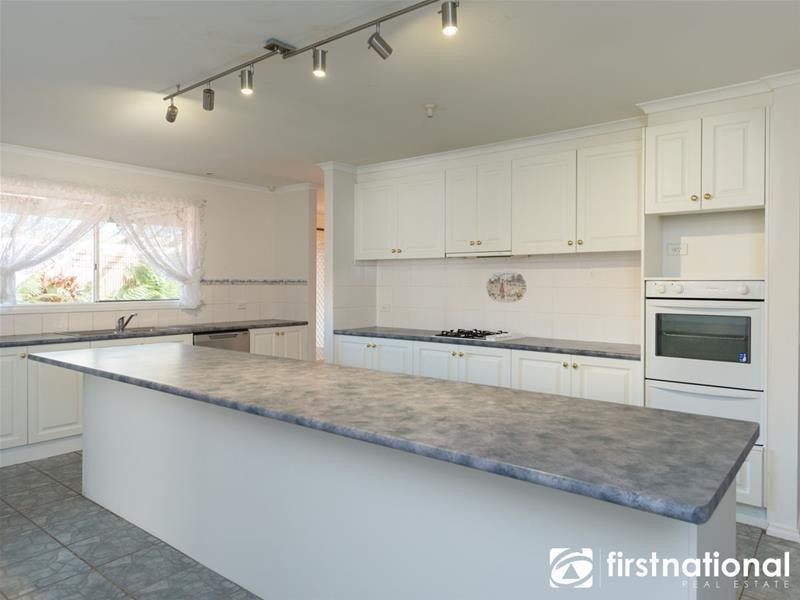 2 Grantham Crescent, Berwick VIC 3806