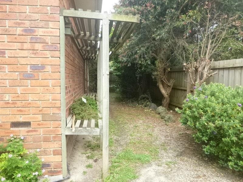 2/16 Blackwood Drive, Narre Warren VIC 3805