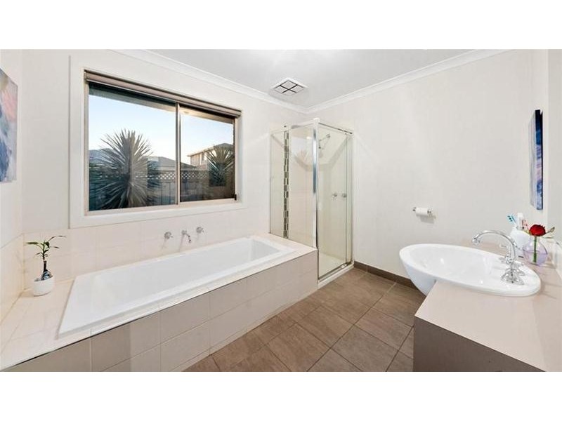 11 Celebration Circuit, Pakenham VIC 3810