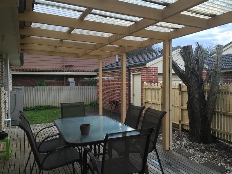 1/40 Ambleside Crescent, Berwick VIC 3806