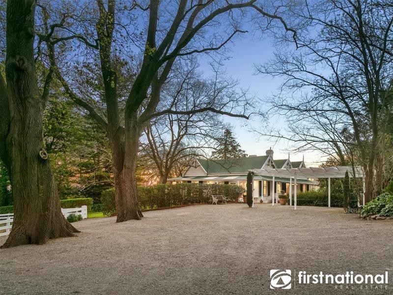 15 Huxtable Road, Pakenham Upper VIC 3810