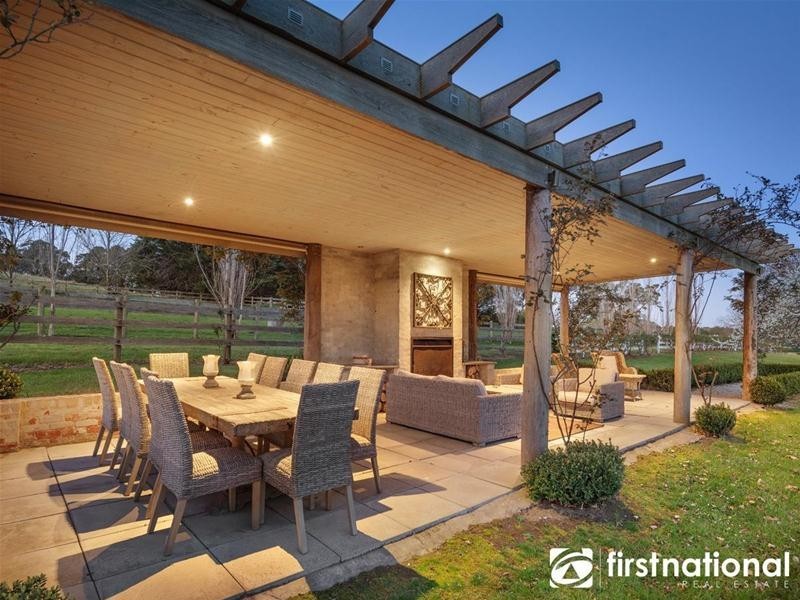 15 Huxtable Road, Pakenham Upper VIC 3810