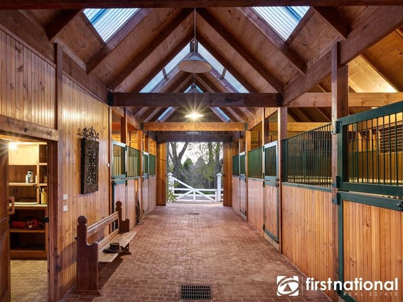 15 Huxtable Road, Pakenham Upper VIC 3810