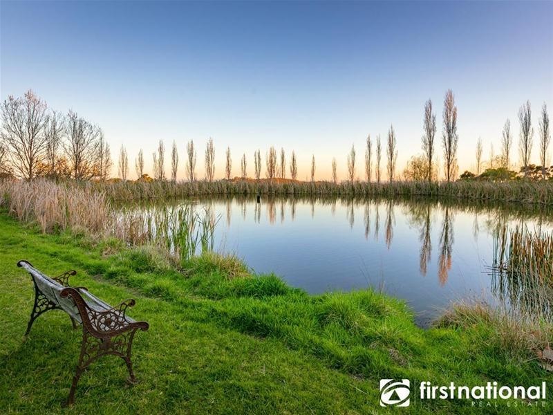 15 Huxtable Road, Pakenham Upper VIC 3810