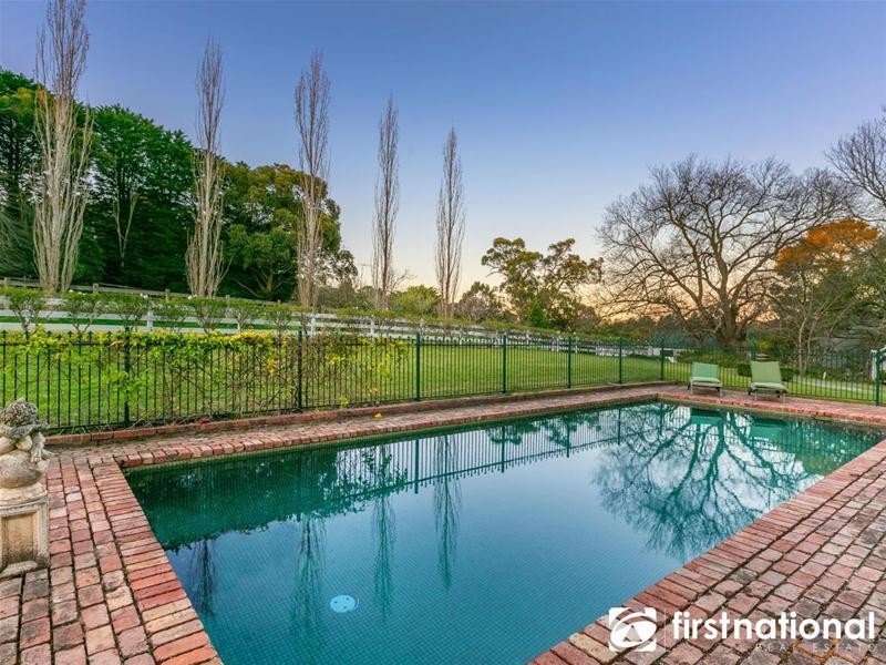 15 Huxtable Road, Pakenham Upper VIC 3810