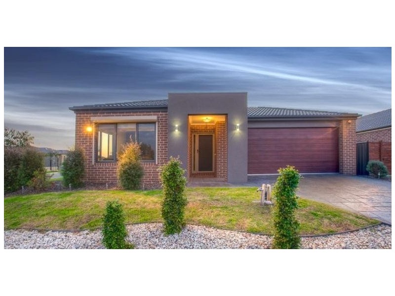 76 Selandra Boulevard, Clyde North VIC 3978