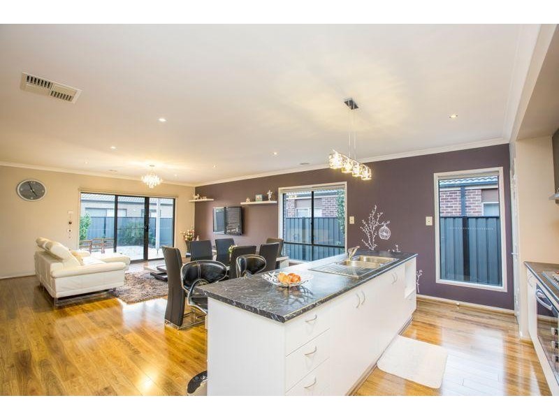 76 Selandra Boulevard, Clyde North VIC 3978