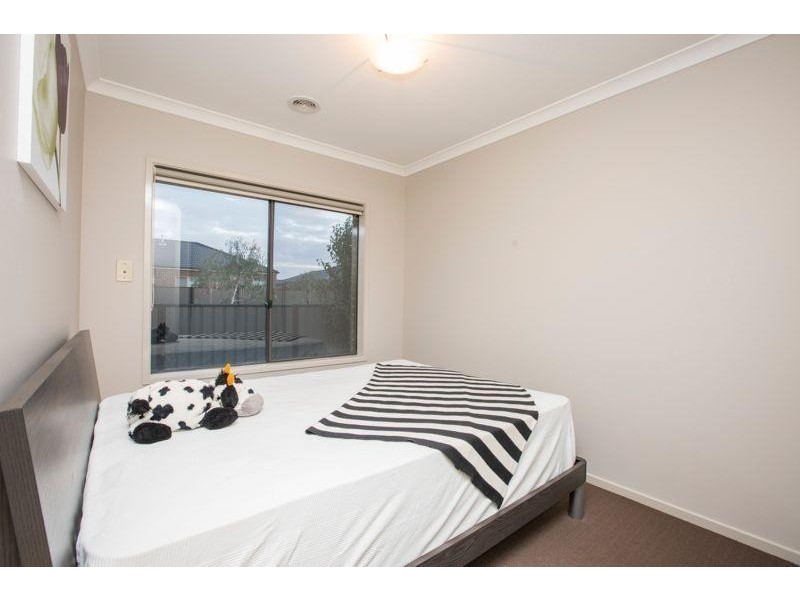 76 Selandra Boulevard, Clyde North VIC 3978